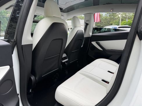 Used 2022 Tesla Model Y Long Range AWD/4WD image 30