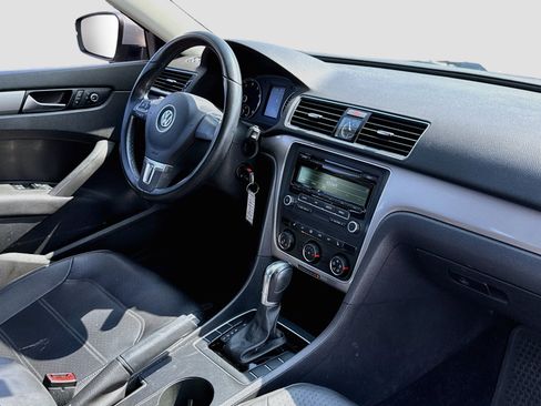 Used 2014 Volkswagen Passat 1.8T Wolfsburg Edition FWD image 4