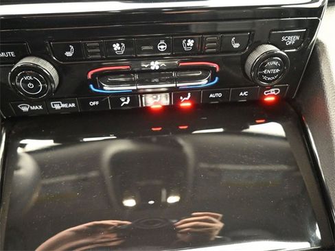 Used 2023 Jeep Grand Cherokee Limited w/ Luxury Tech Group II image 3