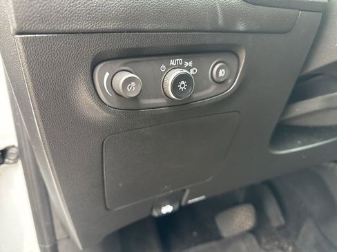 Used 2021 Buick Encore GX Select image 11