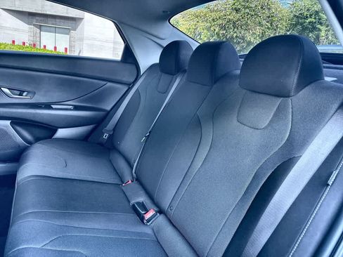 Used 2025 Hyundai Elantra SE FWD image 22