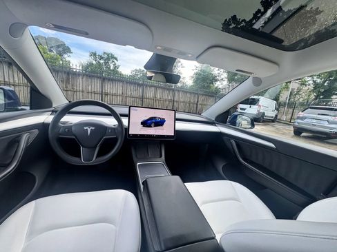 Used 2023 Tesla Model Y 2WD image 2