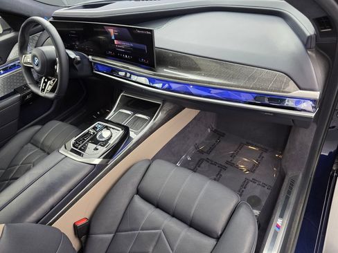 Used 2024 BMW i7 xDrive60 AWD/4WD image 30