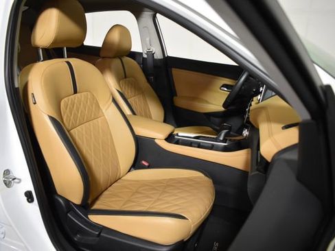 Used 2023 Nissan Sentra SV w/ SV Premium Package FWD image 33