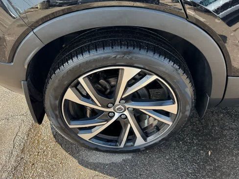 Used 2021 Volvo XC40 T5 R-Design w/ Climate Package image 11