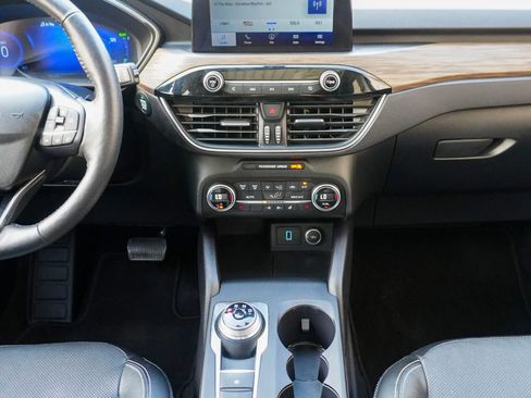 Used 2020 Ford Escape Titanium image 25