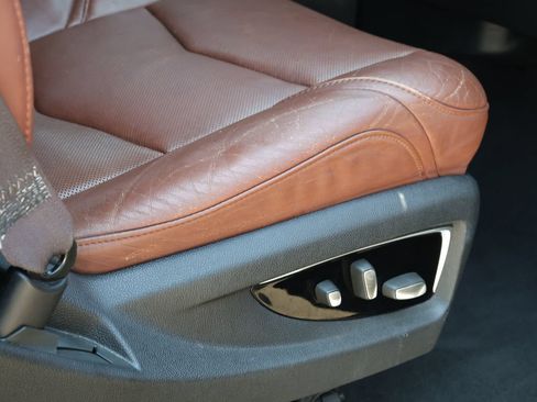 Used 2016 Cadillac Escalade ESV Luxury RWD image 33