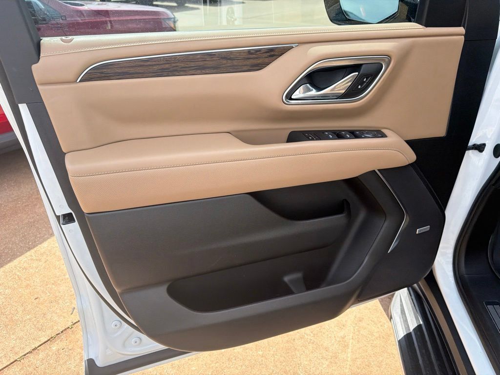 Used 2024 Chevrolet Tahoe Premier w/ Premium Package AWD/4WD image 12