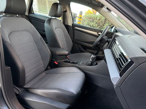 Used 2025 Volkswagen Jetta SE image 35