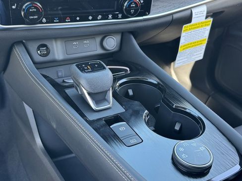 New 2026 Nissan Rogue Platinum w/ Platinum Premium Package AWD/4WD image 12