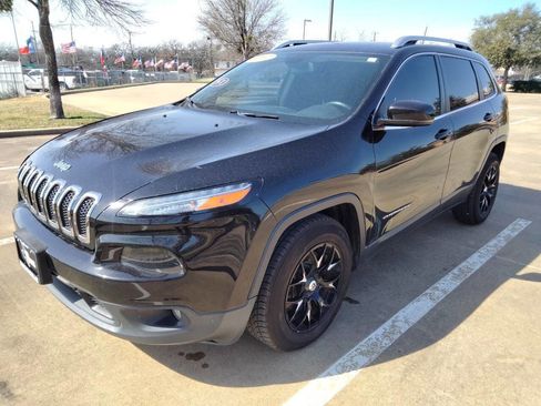 Used 2017 Jeep Cherokee Latitude w/ Safety/Convenience Group image 1