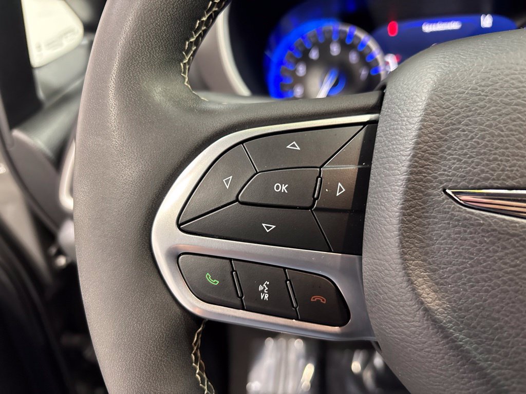 Used 2025 Chrysler Pacifica Select FWD image 13