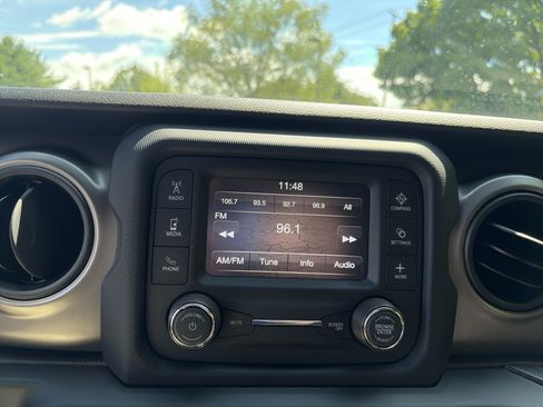 Used 2020 Jeep Wrangler Sport AWD/4WD image 31