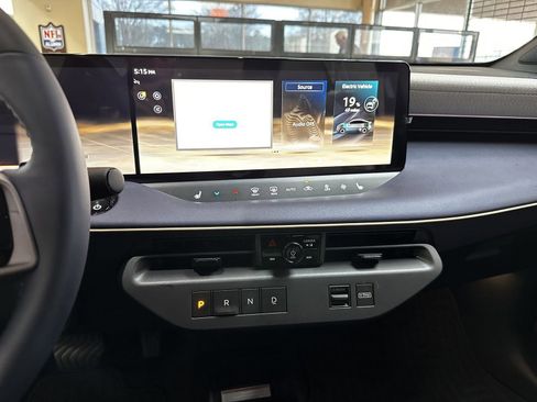 New 2026 Nissan Leaf Platinum+ w/ Illuminated Package FWD image 27