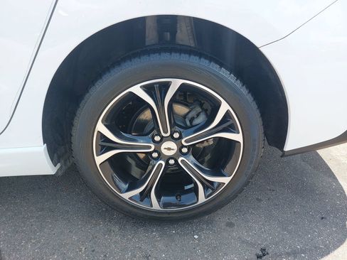 Used 2019 Chevrolet Cruze LT w/ Convenience Package FWD image 32