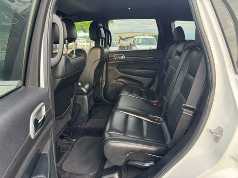 Used 2018 Jeep Grand Cherokee Laredo RWD image 14