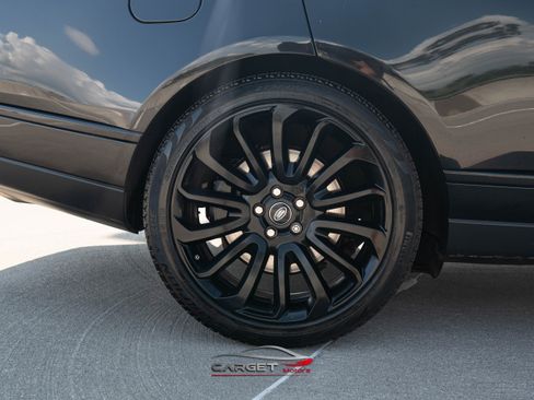 Used 2020 Land Rover Range Rover HSE image 11