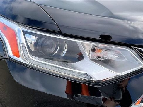 Certified 2021 Chevrolet Traverse LT AWD/4WD image 29