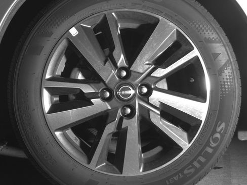 Used 2025 Nissan Versa SV image 12