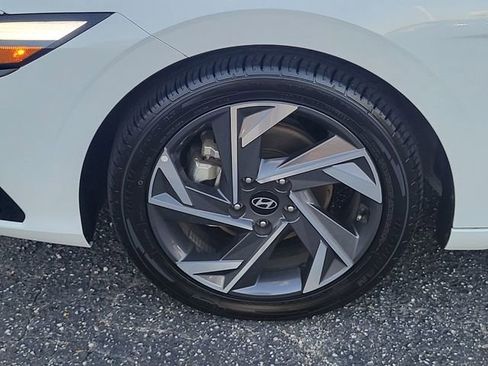 Used 2025 Hyundai Elantra SEL image 8
