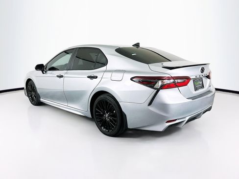 Used 2022 Toyota Camry SE image 5