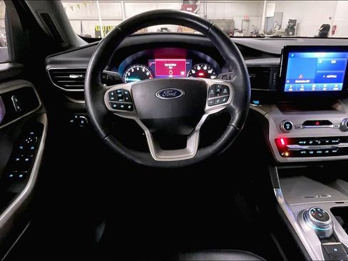 Certified 2023 Ford Explorer XLT w/ Equipment Group 202A image 5