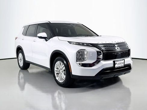 Used 2024 Mitsubishi Outlander ES AWD/4WD image 3