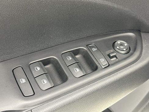 Used 2023 Hyundai Venue SEL image 17