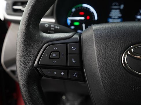 Used 2024 Toyota Sienna LE image 25