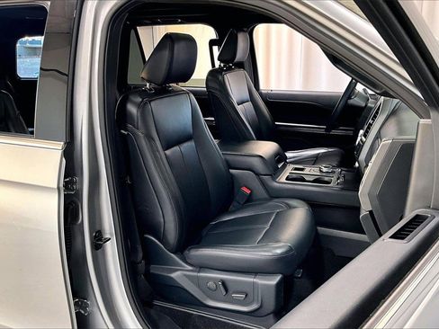 Used 2021 Ford Expedition XLT image 16