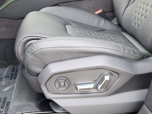 Used 2025 Lamborghini Urus SE image 23