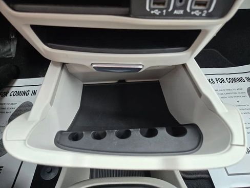 Used 2024 Chrysler Pacifica Select image 23