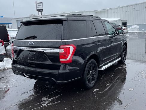 Used 2021 Ford Expedition XLT image 3