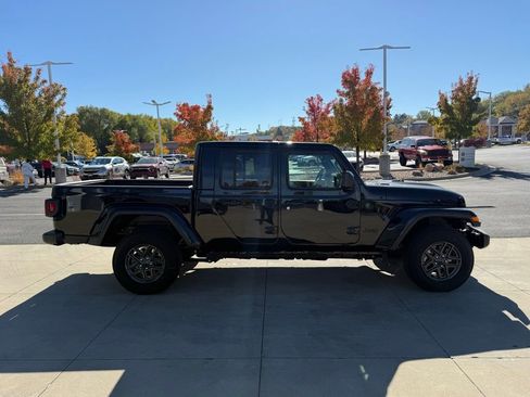 New 2025 Jeep Gladiator Sport image 7