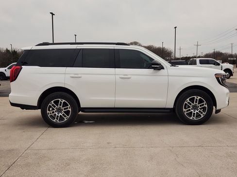 New 2026 Ford Expedition Active image 7