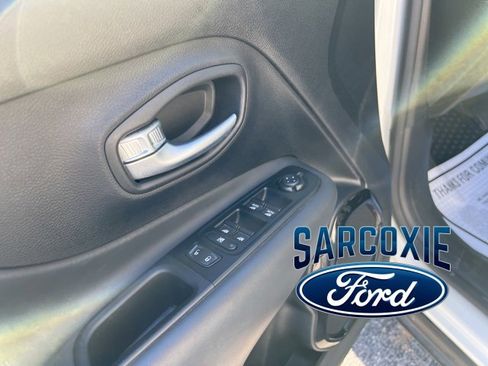 Used 2020 Jeep Renegade Altitude image 9