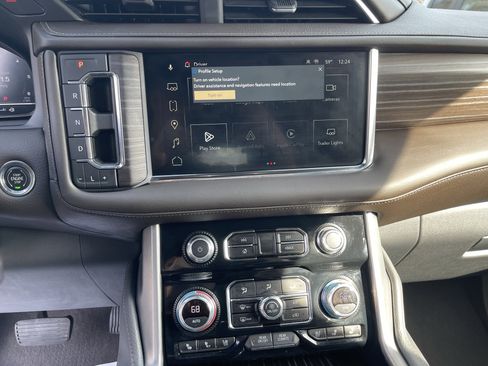 Used 2023 GMC Yukon Denali image 13