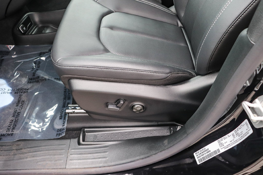 New 2027 Chrysler Pacifica Select FWD image 24