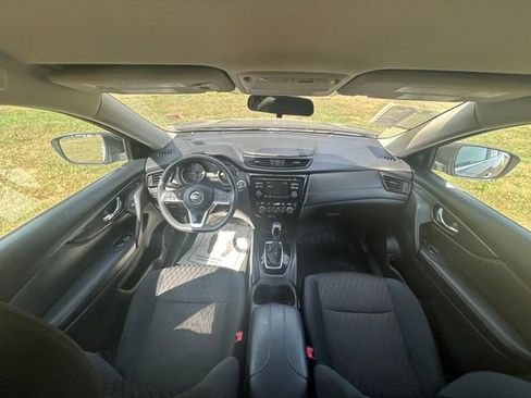 Used 2017 Nissan Rogue SV w/ SV Family Package FWD image 43