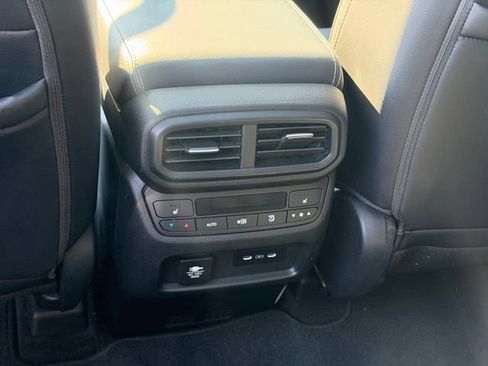 Used 2025 Honda Pilot Elite image 19