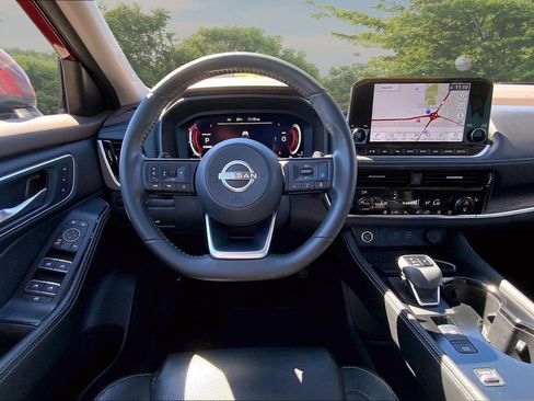 Used 2023 Nissan Rogue Platinum FWD image 8