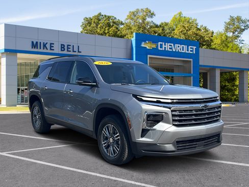 Used 2026 Chevrolet Traverse LT w/ Driver Confidence Package FWD image 1
