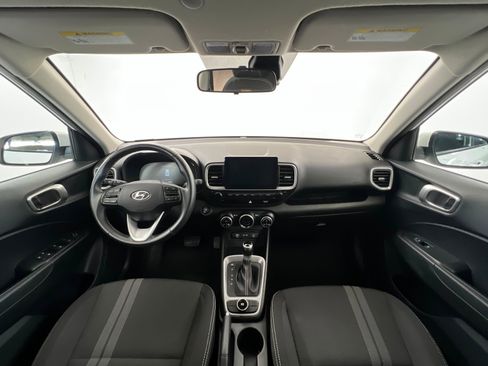 Used 2025 Hyundai Venue SEL FWD image 10
