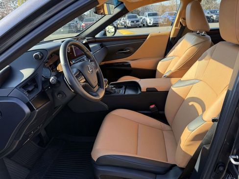 Used 2025 Lexus ES 300h w/ Premium Package image 13