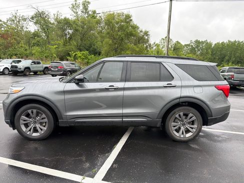 Used 2022 Ford Explorer XLT w/ Equipment Group 202A AWD/4WD image 4