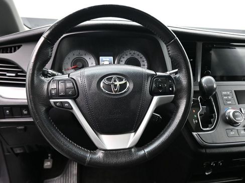 Used 2017 Toyota Sienna SE w/ SE Preferred Package image 14