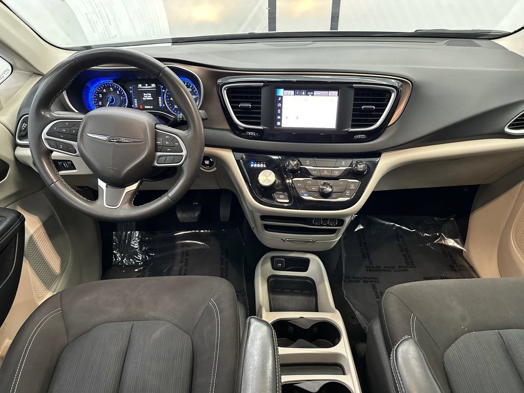 Used 2023 Chrysler Voyager LX FWD image 23