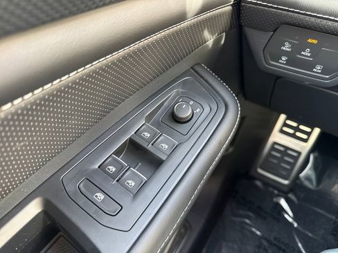 New 2026 Volkswagen Atlas Cross Sport SEL R-Line image 11