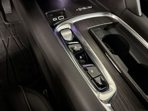 Certified 2024 Buick Enclave Avenir w/ Avenir Technology Package image 16