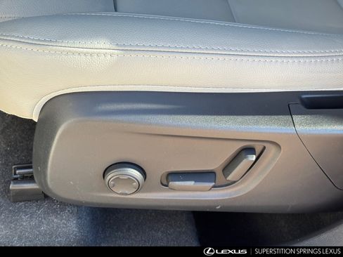 Used 2024 Volvo XC40 B5 Plus w/ Protection Package Premier image 21